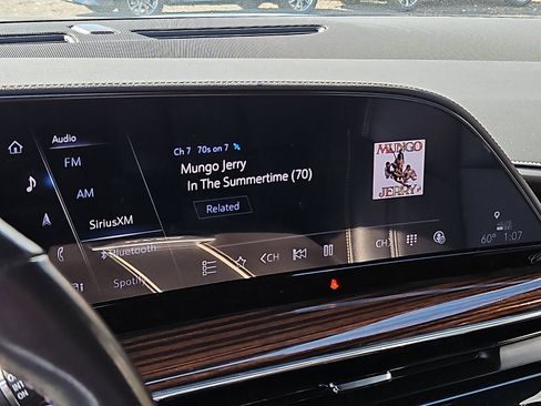 Used 2024 Cadillac Escalade ESV Luxury image 17