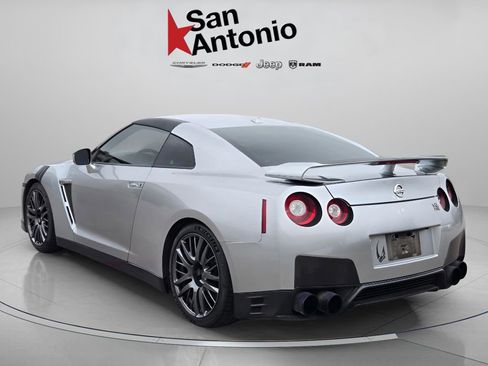 Used 2016 Nissan GT-R NISMO image 7