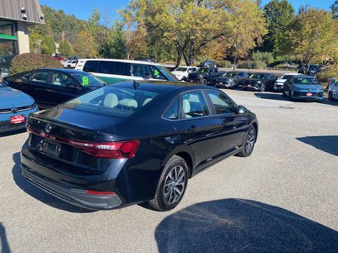 Used 2025 Volkswagen Jetta S image 6