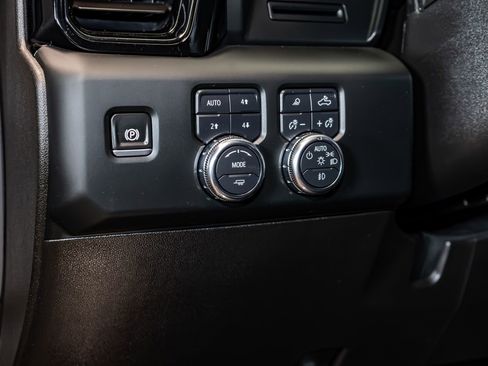 Used 2024 GMC Sierra 2500 AT4 w/ AT4 Preferred Package image 18