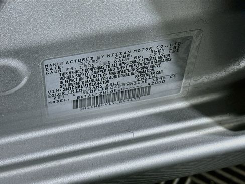 Used 2025 Nissan Versa SV FWD image 12