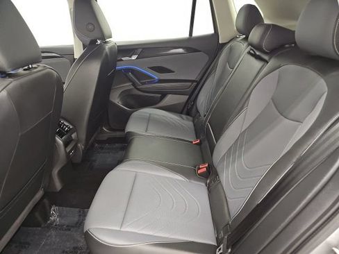 Used 2025 Volkswagen Tiguan SE AWD/4WD image 28