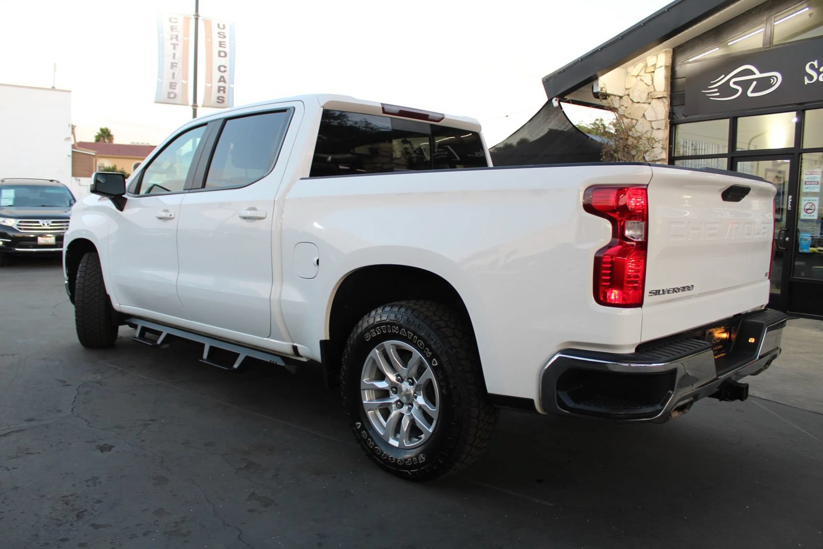 Used 2020 Chevrolet Silverado 1500 LT w/ All-Star Edition AWD/4WD image 3