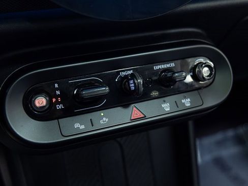 Certified 2025 MINI Cooper 2-Door Hardtop image 19