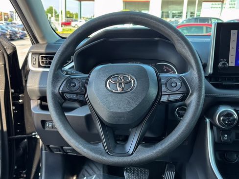 Used 2025 Toyota RAV4 XLE AWD/4WD image 26