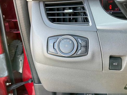 Used 2013 Ford Edge SEL image 32