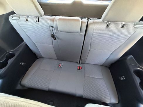 Used 2022 Toyota Highlander LE image 23