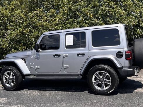Used 2018 Jeep Wrangler Unlimited Sahara AWD/4WD image 5