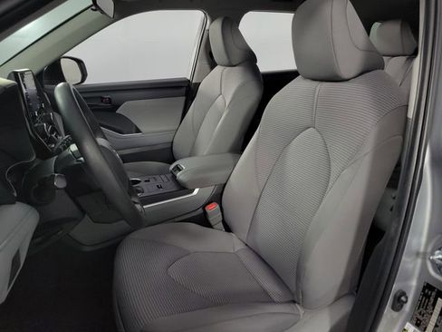 Used 2022 Toyota Highlander L image 14