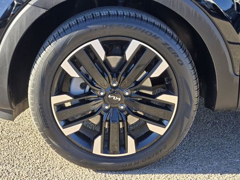 Certified 2024 Kia Telluride SX image 9