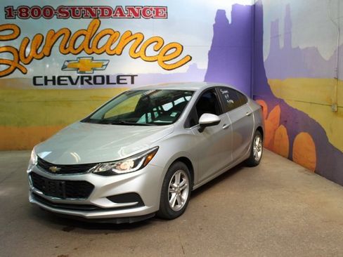 Used 2016 Chevrolet Cruze LT image 2