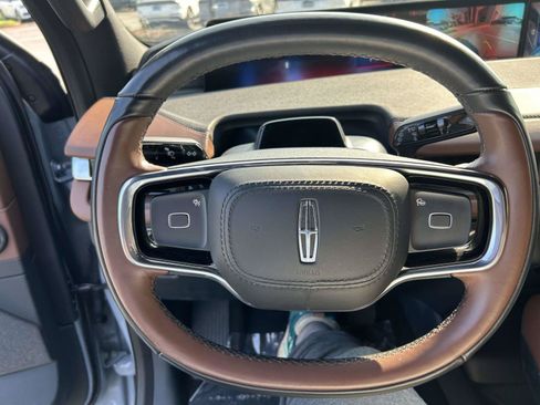 Used 2025 Lincoln Navigator Reserve AWD/4WD image 34