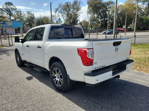 Used 2024 Nissan Titan SV w/ SV Convenience Package RWD image 3
