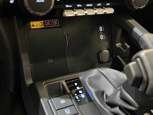 Certified 2025 Toyota 4Runner TRD Off-Road Premium image 28