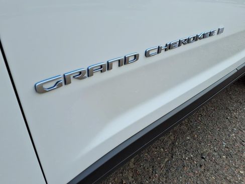 Used 2024 Jeep Grand Cherokee Limited 4xe AWD/4WD image 11