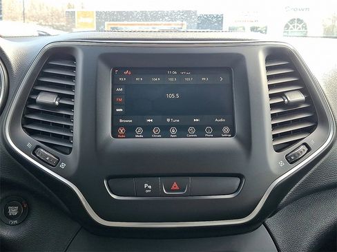 Used 2019 Jeep Cherokee Latitude Plus w/ Cold Weather Group image 16