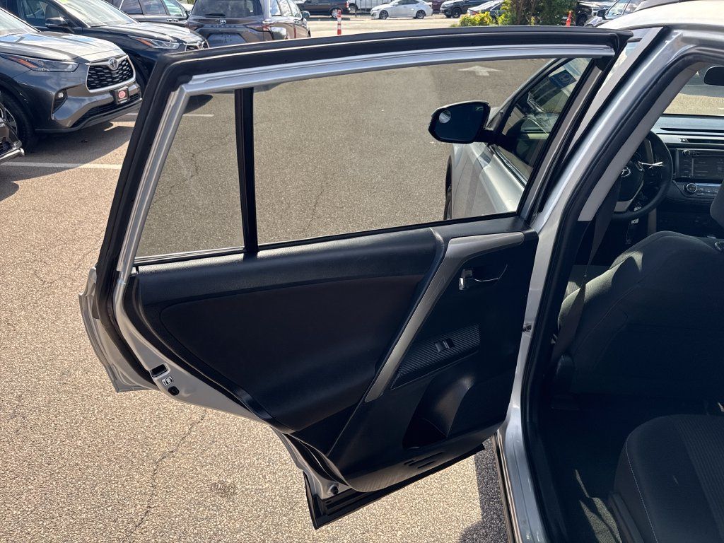Used 2015 Toyota RAV4 XLE AWD/4WD image 37