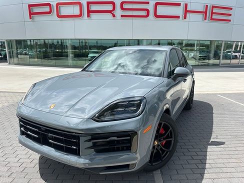 Used 2025 Porsche Cayenne S image 1