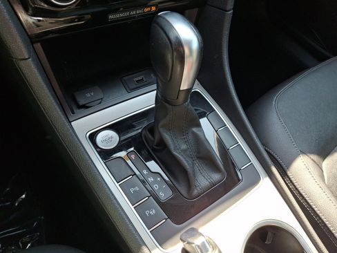 Certified 2022 Volkswagen Passat 2.0T FWD image 16
