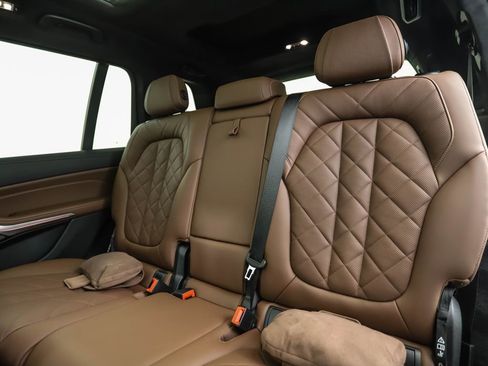 Used 2023 BMW X7 xDrive40i w/ M Sport Package image 23