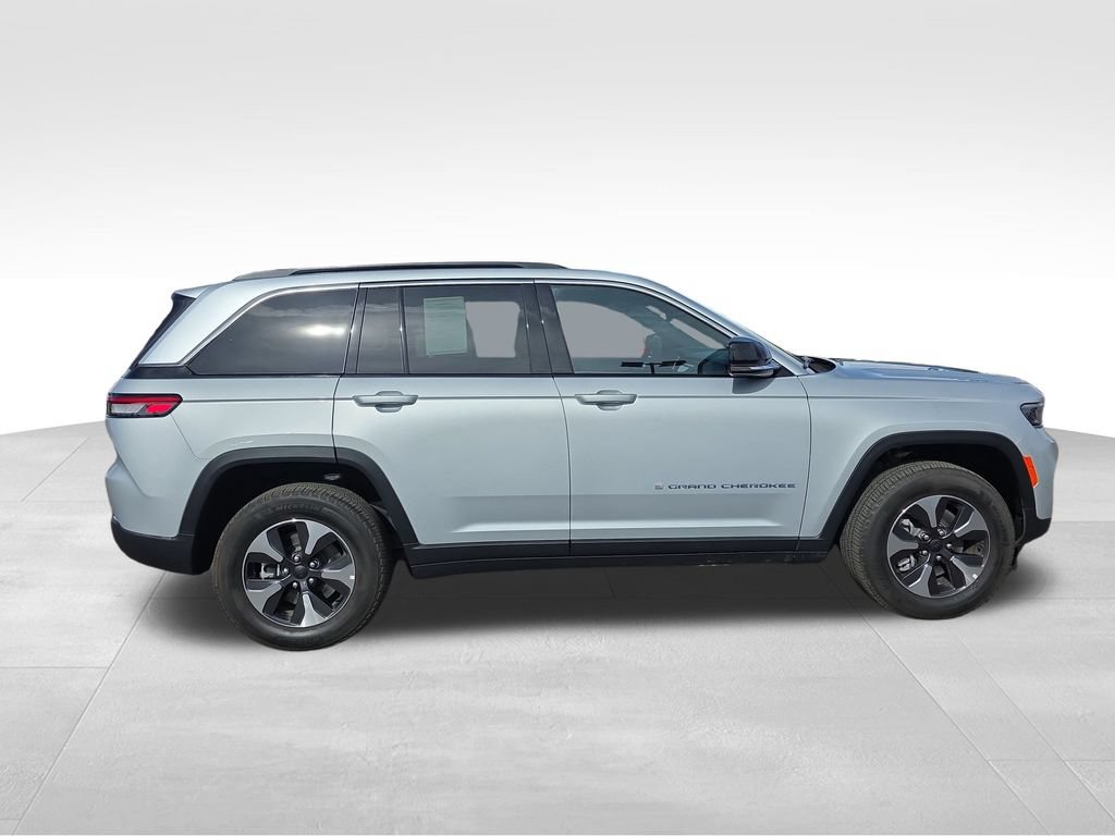 Used 2025 Jeep Grand Cherokee Limited 4xe w/ Trailer Tow Package AWD/4WD image 36