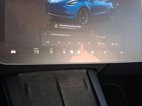 Used 2022 Tesla Model Y Long Range image 16