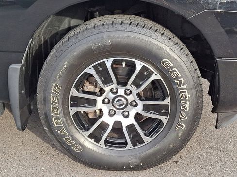 Used 2021 Nissan Titan SV w/ SV Convenience Package image 7