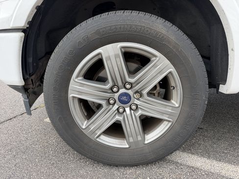 Used 2018 Ford F150 XLT w/ Equipment Group 302A Luxury AWD/4WD image 11