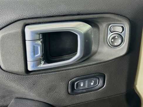 Used 2022 Jeep Gladiator Overland w/ Popular Equipment Package image 22