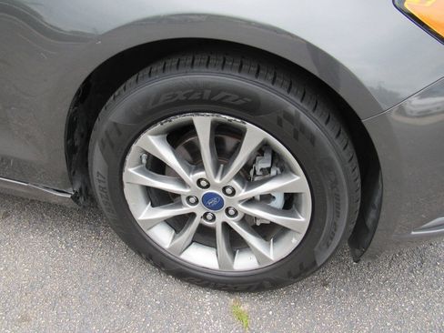 Used 2017 Ford Fusion SE w/ Fusion SE Technology Package FWD image 36
