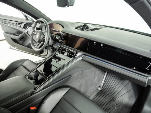 New 2026 Porsche Panamera RWD image 25