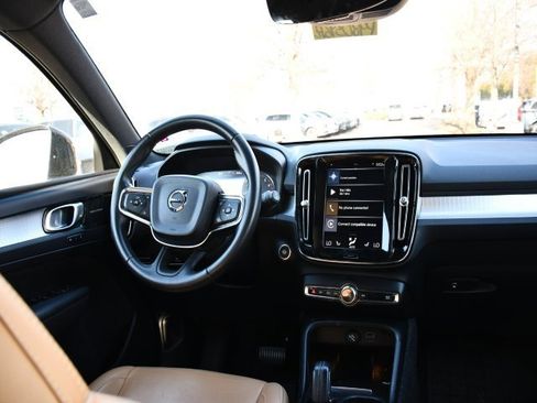 Used 2019 Volvo XC40 T5 Momentum image 18