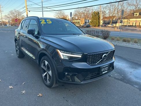 Certified 2025 Volvo XC40 B5 Plus image 6