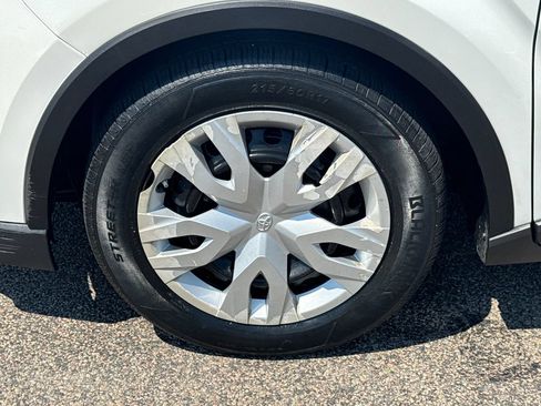 Used 2019 Toyota C-HR LE FWD image 37