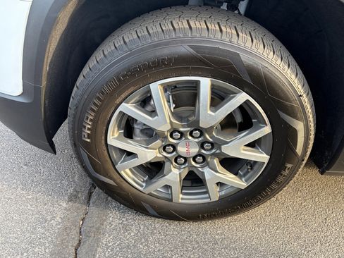 Used 2022 GMC Acadia SLE image 6