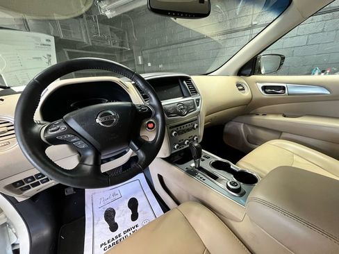 Used 2017 Nissan Pathfinder SL AWD/4WD image 9