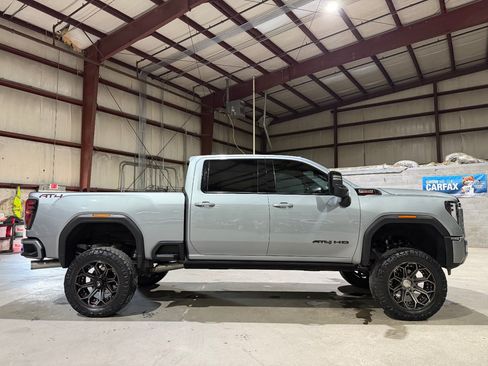 Used 2024 GMC Sierra 2500 AT4 w/ AT4 Preferred Package AWD/4WD image 4