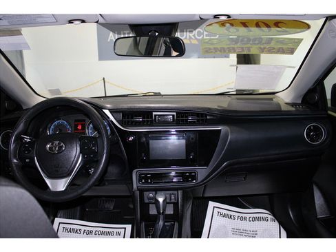 Used 2018 Toyota Corolla LE image 24