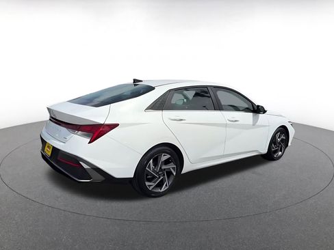 Used 2025 Hyundai Elantra Limited image 15