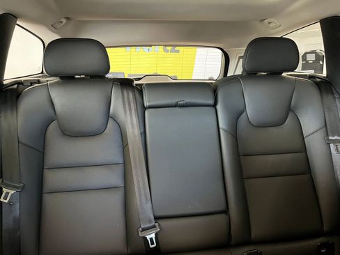 Used 2025 Volvo V60 B5 Cross Country Plus image 38