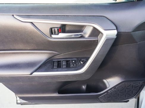 Used 2021 Toyota RAV4 XLE image 22