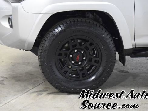 Used 2023 Toyota 4Runner SR5 Premium image 5