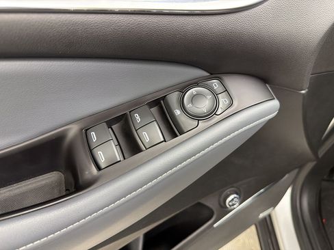 Used 2020 Buick Enclave Essence w/ Sound and Sites Package FWD image 13