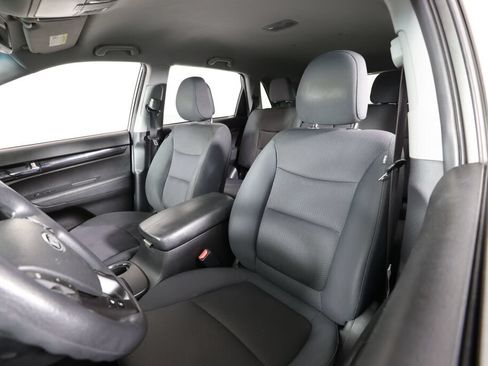 Used 2011 Kia Sorento LX w/ Convenience Pkg AWD/4WD image 11