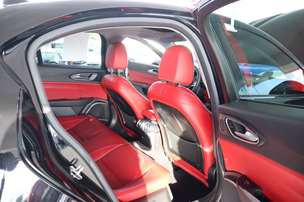 Used 2019 Alfa Romeo Giulia w/ Quick Order Package 22K Sport RWD image 39