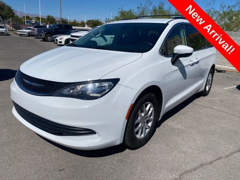 Used 2020 Chrysler Voyager Lxi FWD image 1