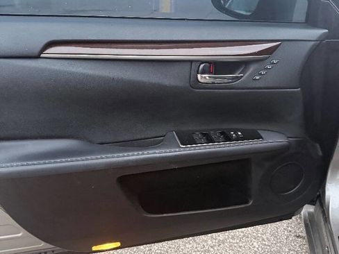 Used 2018 Lexus ES 350 w/ Ultra Luxury Package image 16