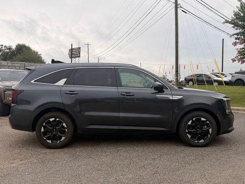 Certified 2024 Kia Sorento S FWD image 6