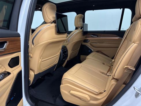 Used 2023 Jeep Grand Cherokee L Summit AWD/4WD image 29