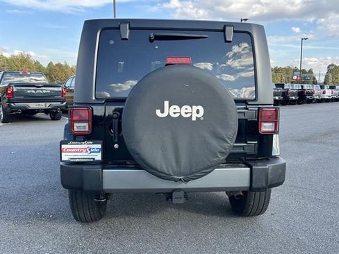 Used 2014 Jeep Wrangler Freedom Edition image 8